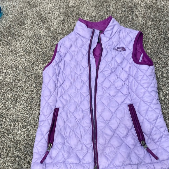 Purple north face thermoball vest - Picture 1 of 2